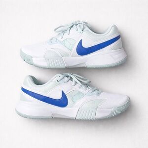 Nike Womens Sneakers in Size 7